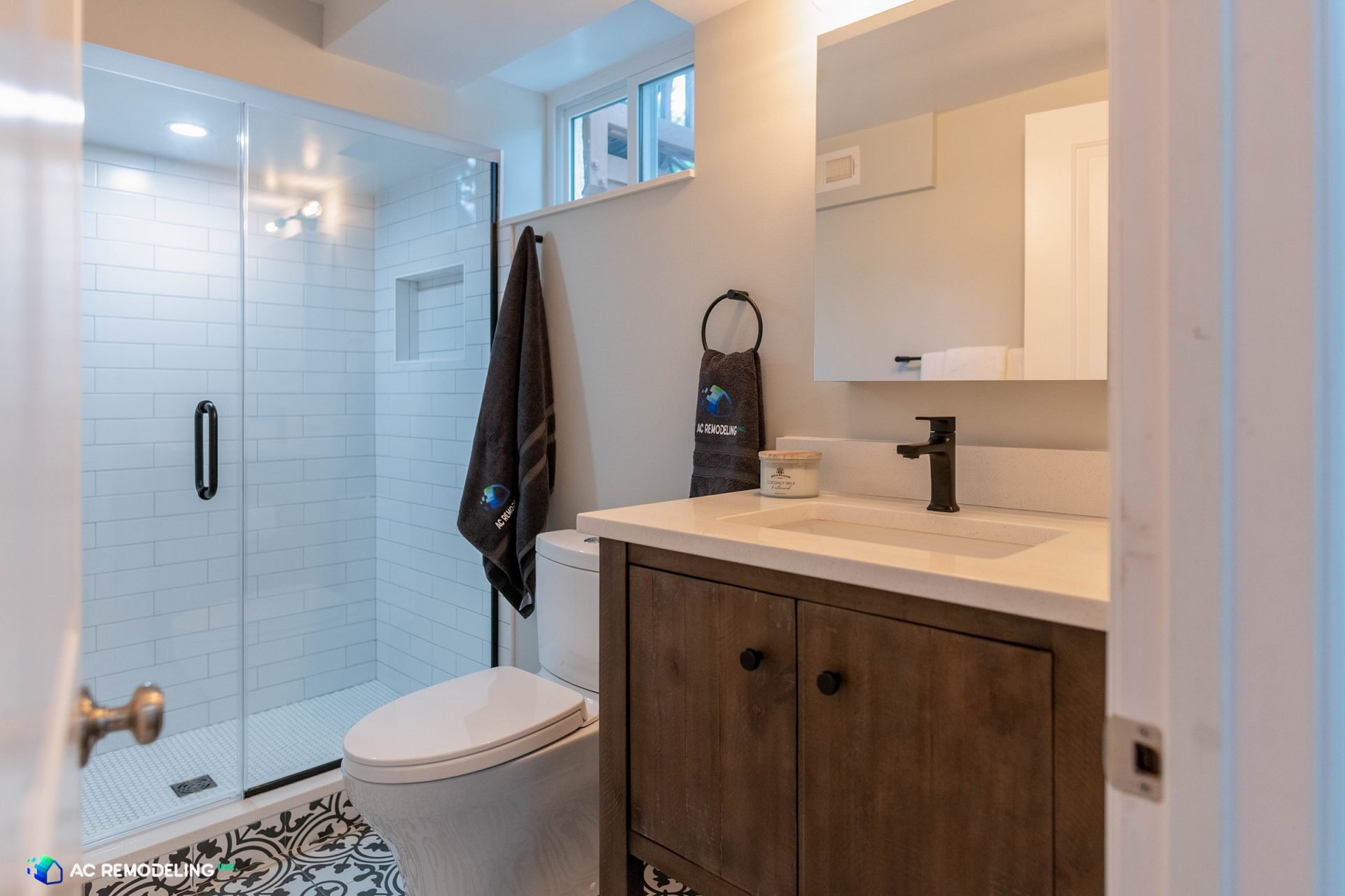 Master Bathroom Without a Tub: Should You Remove It?