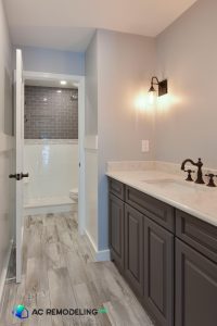 Guest Bathroom with Wood Look Tilefloors
